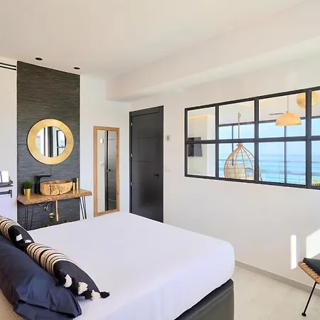 Savanna Beach. Amazing With Jacuzzi Apartment