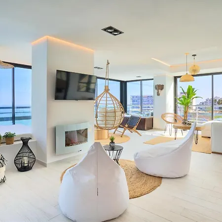 Savanna Beach. Amazing With Jacuzzi Apartment